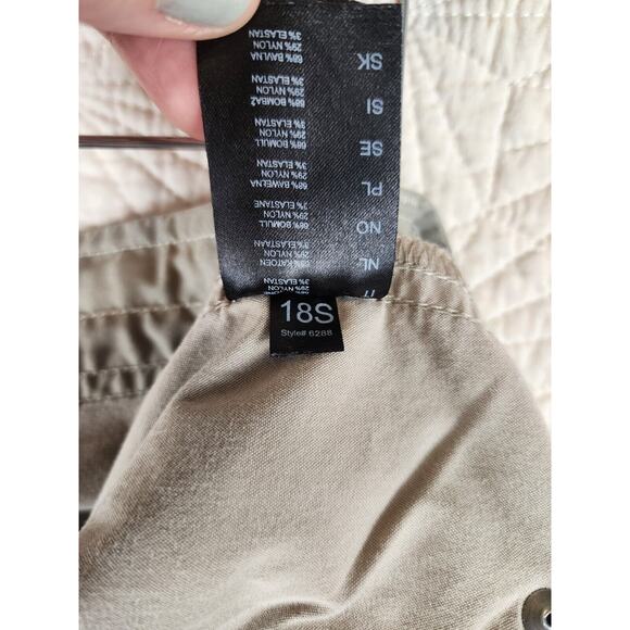 Kuhl Women's Khakis Capri Cargo Scrunched legs Size US 12 - Picture 9 of 11